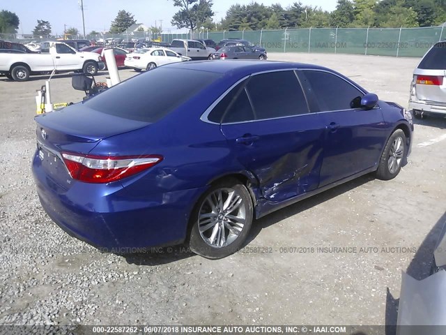 4T1BF1FK1GU603785 - 2016 TOYOTA CAMRY LE/XLE/SE/XSE BLUE photo 4