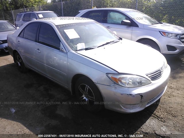 4T1BE32K65U587150 - 2005 TOYOTA CAMRY LE/XLE/SE SILVER photo 1