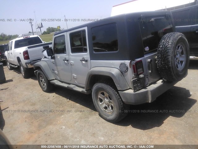 1J4GA39118L617226 - 2008 JEEP WRANGLER UNLIMITE X SILVER photo 3