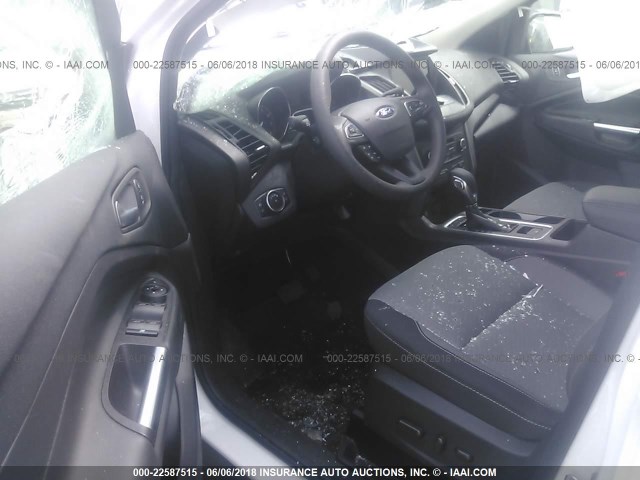 1FMCU9GD8JUC16263 - 2018 FORD ESCAPE SE WHITE photo 5