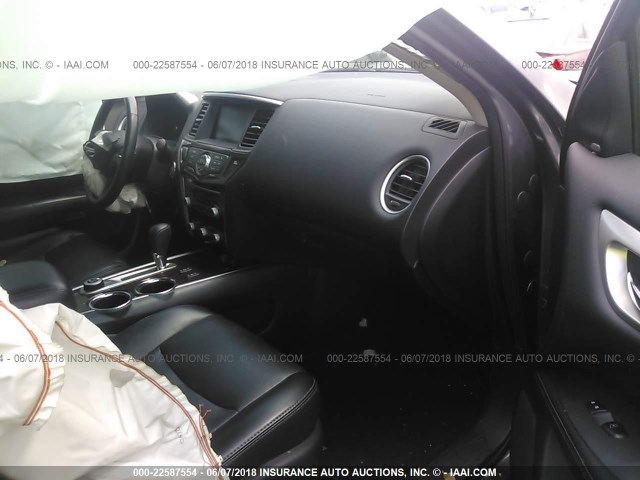 5N1AR2MM7GC615765 - 2016 NISSAN PATHFINDER S/SV/SL/PLATINUM 灰色 照片 5