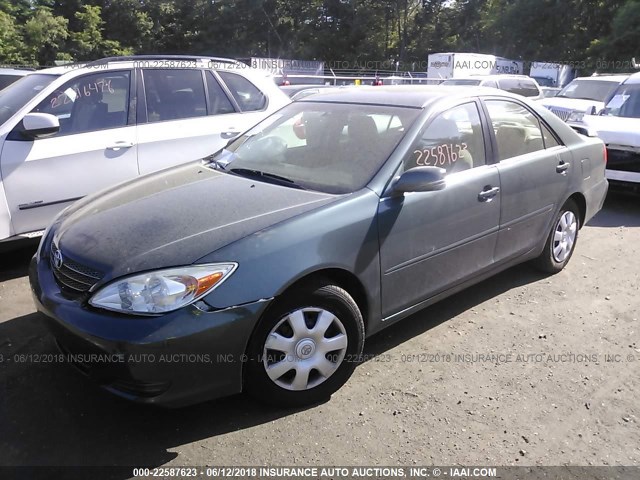 4T1BE32K22U572379 - 2002 TOYOTA CAMRY LE/XLE/SE მწვანე ფოტო 2