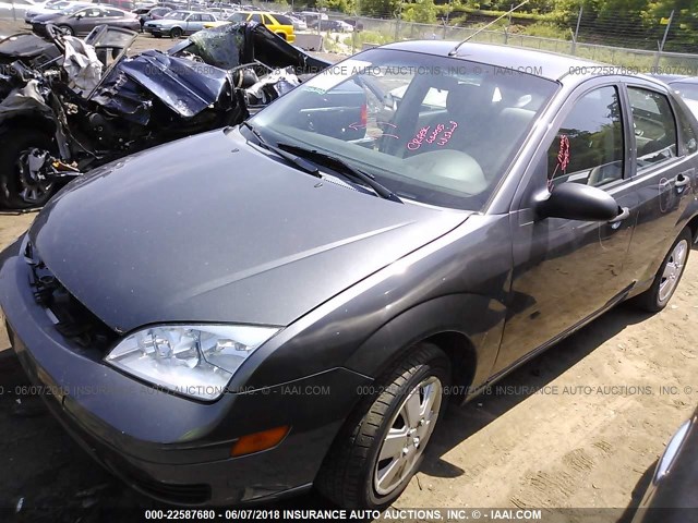 1FAHP34N47W282663 - 2007 FORD FOCUS ZX4/S/SE/SES GRAY photo 2