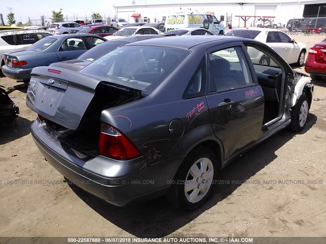 1FAHP34N47W282663 - 2007 FORD FOCUS ZX4/S/SE/SES GRAY photo 4