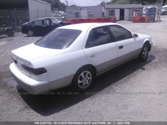 4T1BG22K4XU891228 - 1999 TOYOTA CAMRY CE/LE/XLE WHITE photo 4