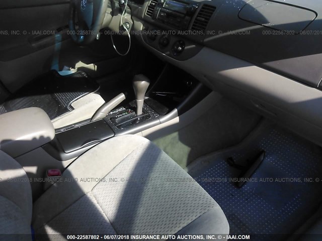 4T1BE32K04U327616 - 2004 TOYOTA CAMRY LE/XLE/SE თეთრი ფოტო 5