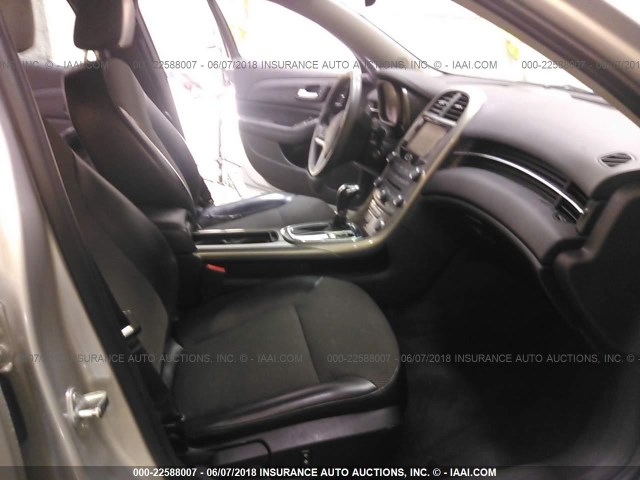 1G11D5RR5DF115566 - 2013 CHEVROLET MALIBU 1LT 银色 照片 5