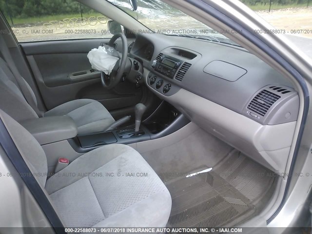 4T1BE32K04U865653 - 2004 TOYOTA CAMRY LE/XLE/SE თაფლისფერი ფოტო 5