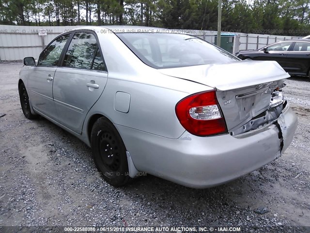 4T1BE32K23U146872 - 2003 TOYOTA CAMRY LE/XLE/SE ვერცხლისფერი ფოტო 3