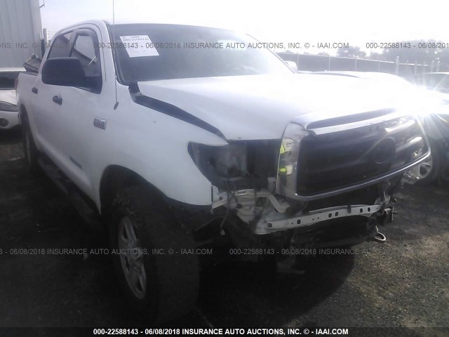 5TFDW5F11BX184680 - 2011 TOYOTA TUNDRA CREWMAX SR5 WHITE photo 1