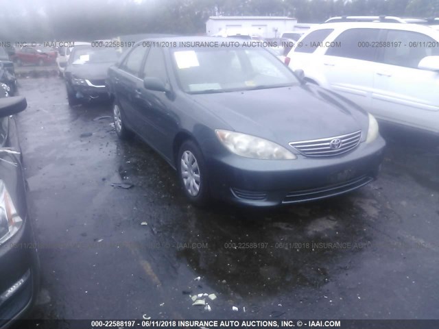 4T1BE30KX5U075426 - 2005 TOYOTA CAMRY LE/XLE/SE მწვანე ფოტო 1