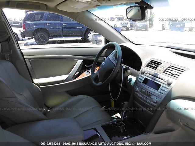 4T4BF3EK8BR146680 - 2011 TOYOTA CAMRY SE/LE/XLE 白色 照片 5