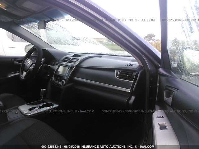 4T1BF1FK4DU702600 - 2013 TOYOTA CAMRY L/SE/LE/XLE 灰色 照片 5