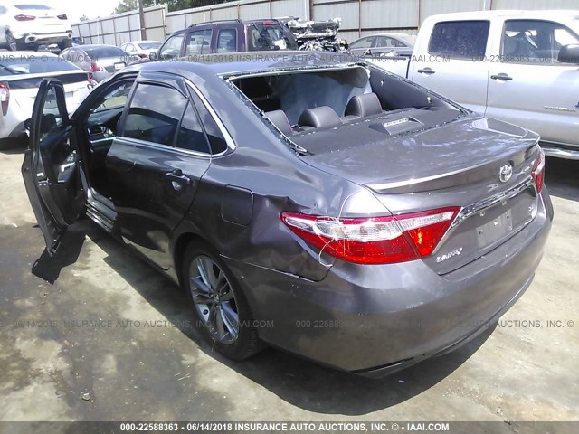 4T1BF1FK6GU261380 - 2016 TOYOTA CAMRY LE/XLE/SE/XSE GRAY photo 3