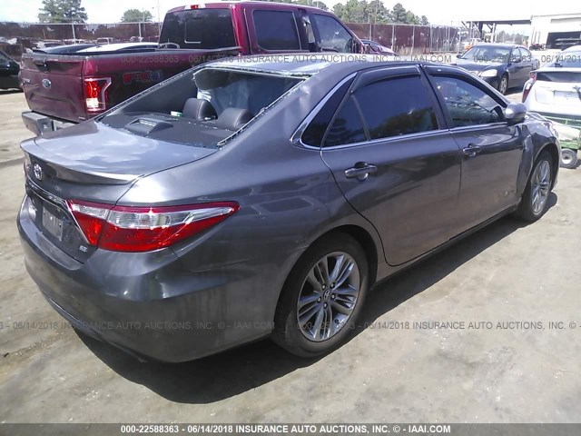 4T1BF1FK6GU261380 - 2016 TOYOTA CAMRY LE/XLE/SE/XSE GRAY photo 4