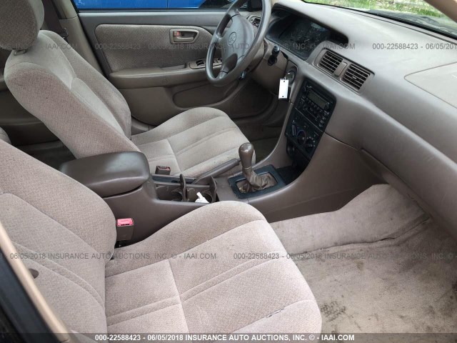 4T1BF22K2YU953603 - 2000 TOYOTA CAMRY LE/XLE Champagner Foto 5
