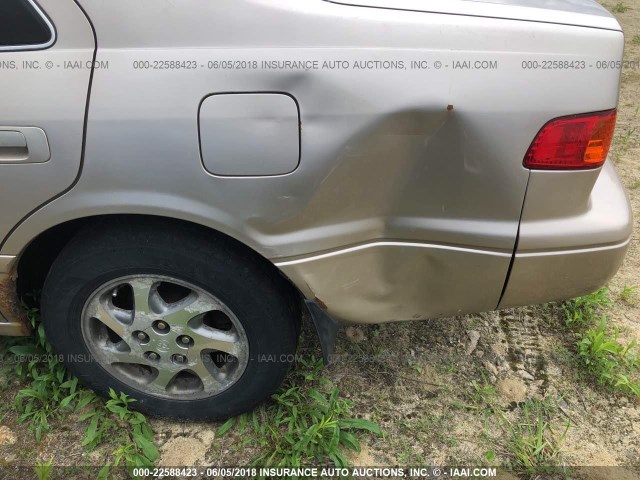 4T1BF22K2YU953603 - 2000 TOYOTA CAMRY LE/XLE Champagner Foto 6