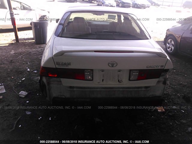 JT2BG22K9Y0474645 - 2000 TOYOTA CAMRY CE/LE/XLE WHITE photo 6