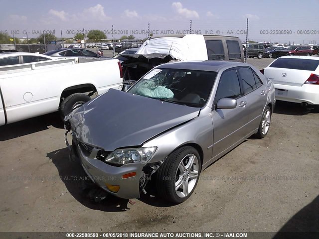 JTHBD182X10025318 - 2001 LEXUS IS 300 SILVER photo 2