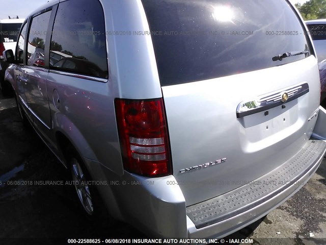 2A4RR5D18AR267031 - 2010 CHRYSLER TOWN & COUNTRY TOURING SILVER photo 3