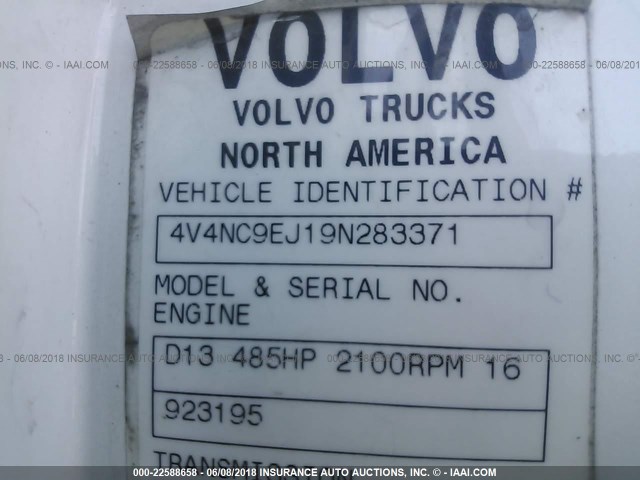 4V4NC9EJ19N283371 - 2009 VOLVO VN L WHITE photo 10