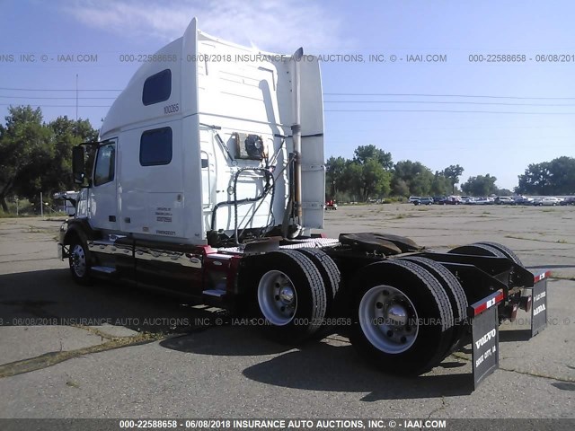 4V4NC9EJ19N283371 - 2009 VOLVO VN L WHITE photo 3