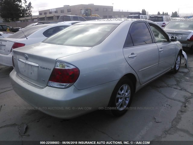 4T1BF30K45U612921 - 2005 TOYOTA CAMRY LE/XLE/SE Күміс фото 4
