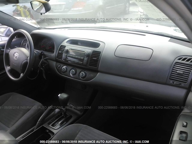 4T1BF30K45U612921 - 2005 TOYOTA CAMRY LE/XLE/SE Күміс фото 5