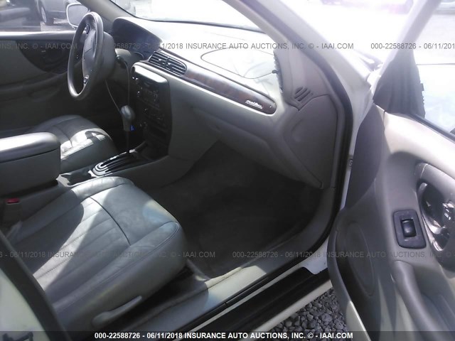 1G1NE52JX2M603309 - 2002 CHEVROLET MALIBU LS WHITE photo 5