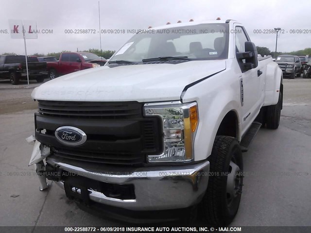 1FTRF3DT8HEF35474 - 2017 FORD F350 SUPER DUTY WHITE photo 2