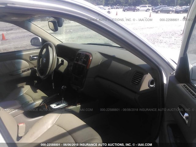 KMHWF35H94A007601 - 2004 HYUNDAI SONATA GLS/LX WHITE photo 5