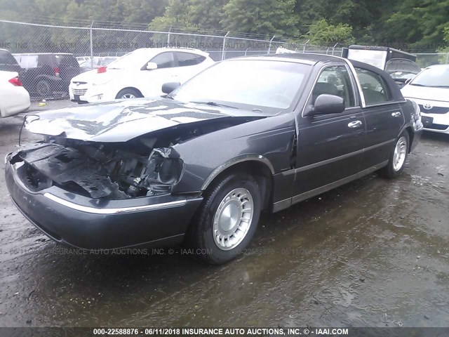 1LNHM81W3YY864672 - 2000 LINCOLN TOWN CAR EXECUTIVE Grau Foto 2