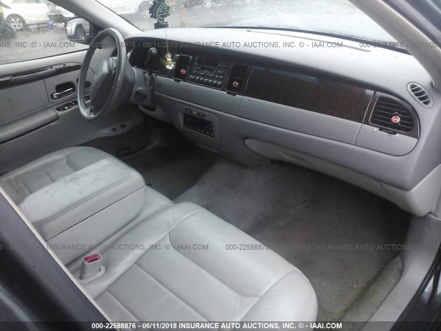 1LNHM81W3YY864672 - 2000 LINCOLN TOWN CAR EXECUTIVE GRAY photo 5