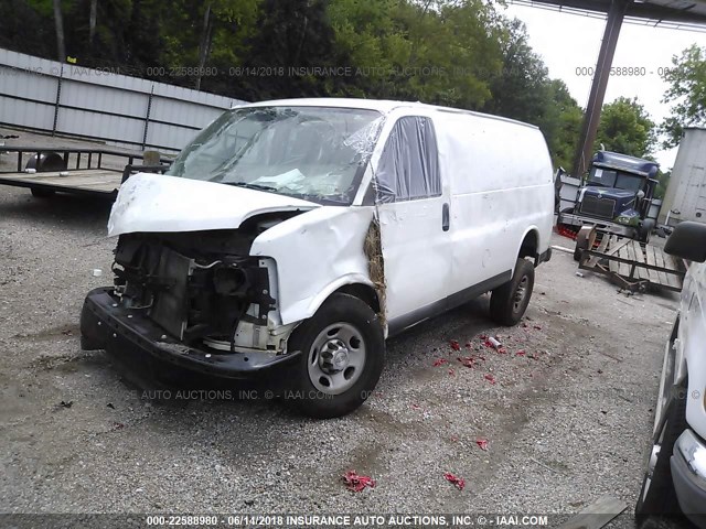 1GCWGFCA2E1209139 - 2014 CHEVROLET EXPRESS G2500  WHITE photo 2