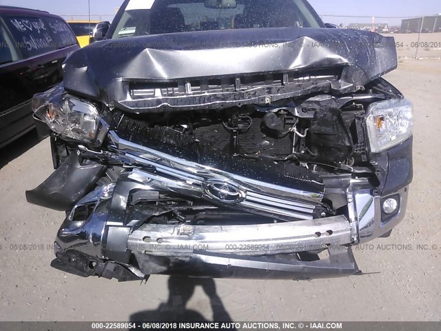 5TFAY5F18GX569058 - 2016 TOYOTA TUNDRA CREWMAX 1794/PLATINUM 灰色 照片 6