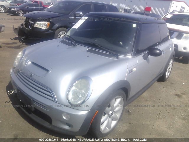 WMWRE33434TD76494 - 2004 MINI COOPER S SILVER photo 2