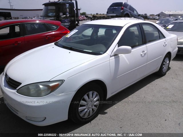 JTDBE32K120012218 - 2002 TOYOTA CAMRY LE/XLE/SE თეთრი ფოტო 2