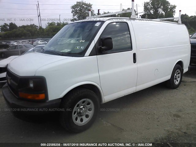 1GCSGAFX6D1105690 - 2013 CHEVROLET EXPRESS G1500  WHITE photo 2