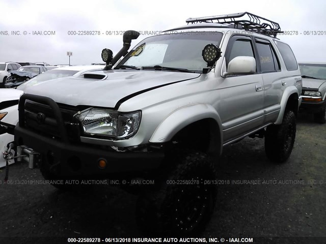 JT3HN87R5Y9042697 - 2000 TOYOTA 4RUNNER LIMITED SILVER photo 2