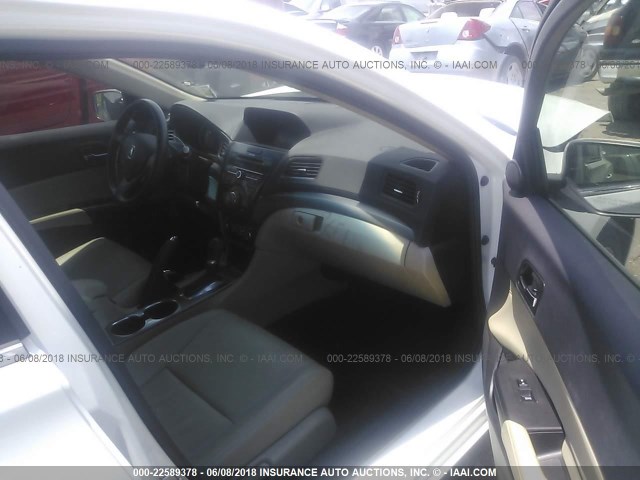 19VDE1F78DE009919 - 2013 ACURA ILX 20 TECH WHITE photo 5