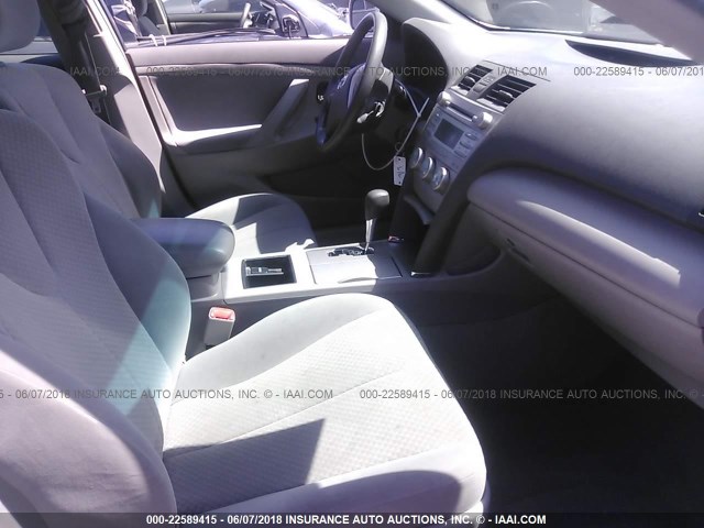 4T1BE46K88U208458 - 2008 TOYOTA CAMRY CE/LE/XLE/SE SILVER photo 5