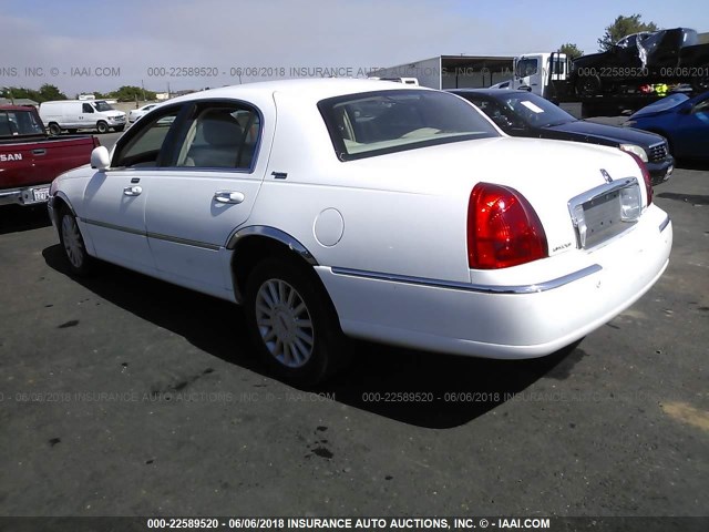 1LNHM82W35Y629294 - 2005 LINCOLN TOWN CAR SIGNATURE LIMITED WHITE photo 3