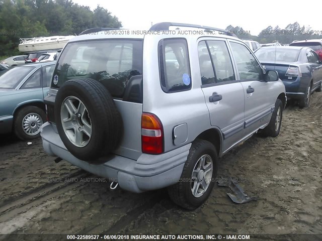 2CNBJ134X36947161 - 2003 CHEVROLET TRACKER SILVER photo 4