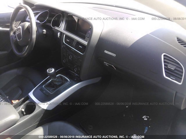 WAURFAFR1BA001914 - 2011 AUDI A5 PREMIUM PLUS SILVER photo 5