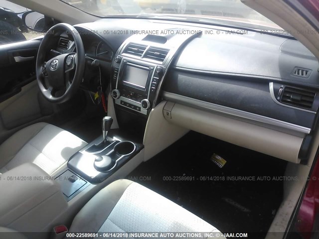 4T1BF1FK0CU585063 - 2012 TOYOTA CAMRY SE/LE/XLE RED photo 5