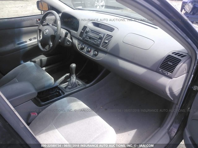 JTDBE32K220115504 - 2002 TOYOTA CAMRY LE/XLE/SE BROWN photo 5