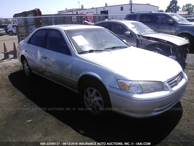 JT2BG28K4Y0455153 - 2000 TOYOTA CAMRY LE/XLE SILVER photo 1