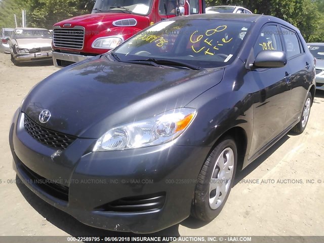 2T1KU40E59C172432 - 2009 TOYOTA COROLLA MATRIX  GRAY photo 2