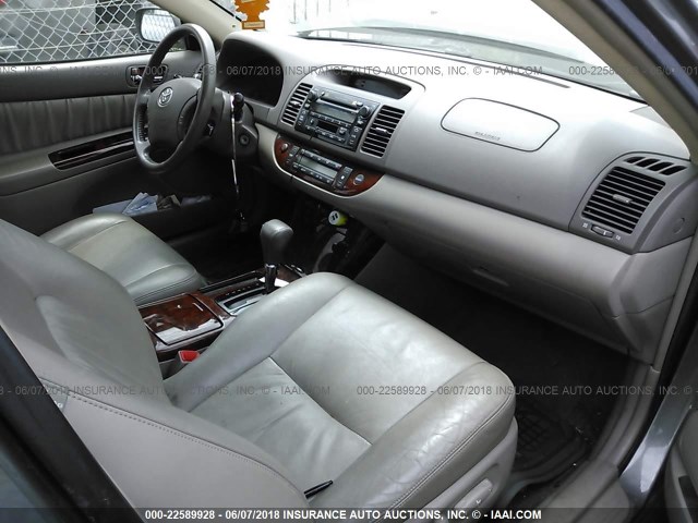 JTDBF30K660168342 - 2006 TOYOTA CAMRY LE/XLE GRAY photo 5