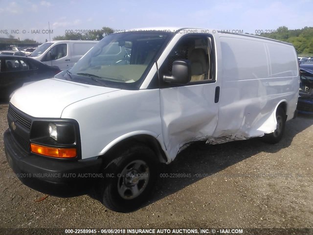 1GCFG15X281176653 - 2008 CHEVROLET EXPRESS G1500  WHITE photo 2